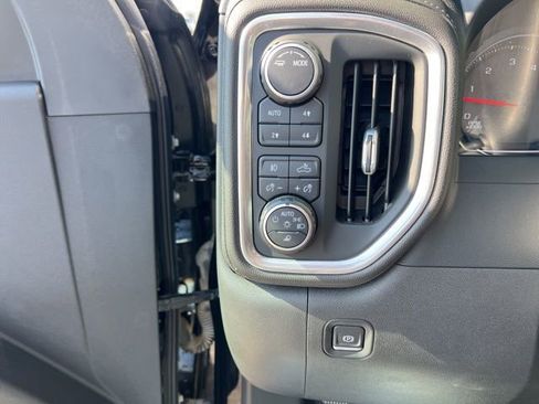 Used 2022 Chevrolet Silverado 2500 LTZ w/ LTZ Plus Package image 17