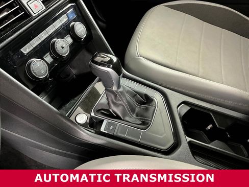 Used 2024 Volkswagen Taos SE FWD image 16