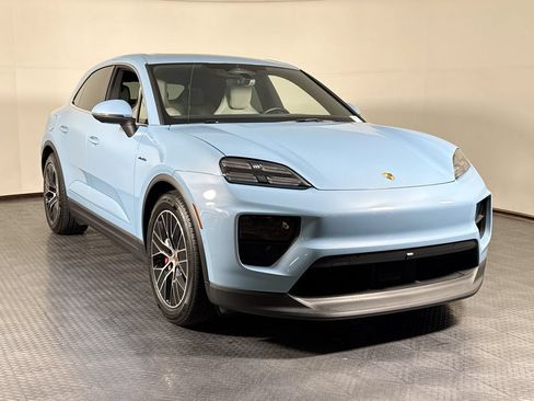 Certified 2025 Porsche Macan 4S Electric AWD/4WD image 9