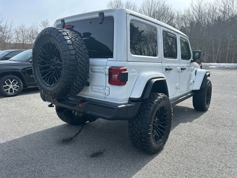 Used 2025 Jeep Wrangler Sahara image 5