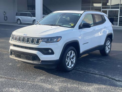 Certified 2025 Jeep Compass Latitude w/ Sun & Sound Group AWD/4WD image 12