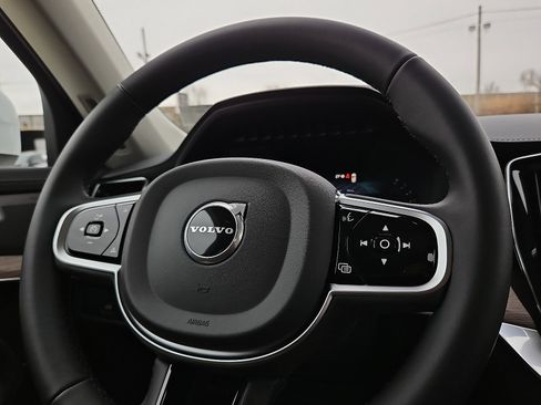 New 2026 Volvo XC90 B6 Plus w/ Protection Package Premier image 17