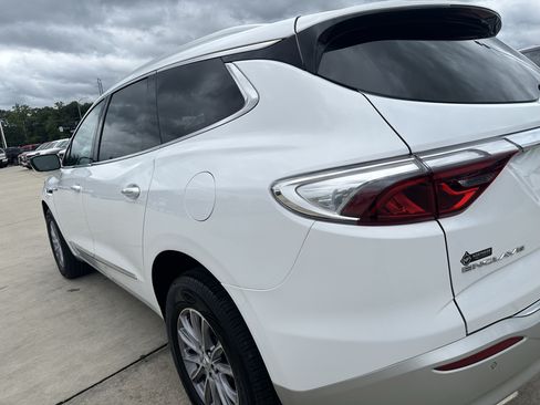 Used 2024 Buick Enclave Essence FWD image 13