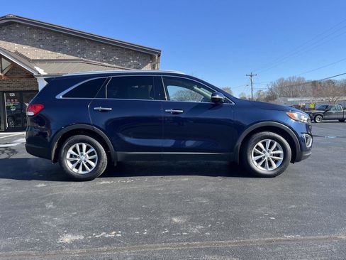 Used 2017 Kia Sorento LX w/ LX Convenience Package image 23