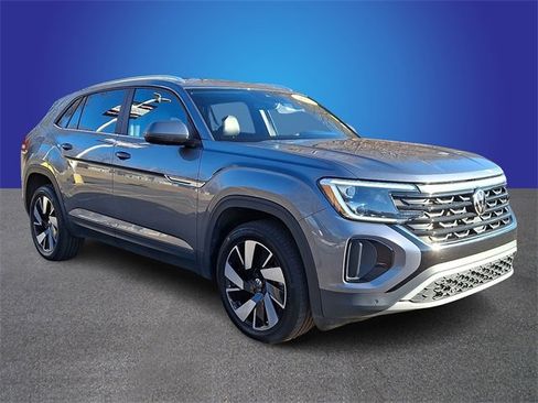 Used 2024 Volkswagen Atlas Cross Sport SE image 3