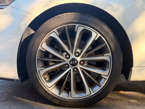 Used 2019 Kia Cadenza Technology image 10