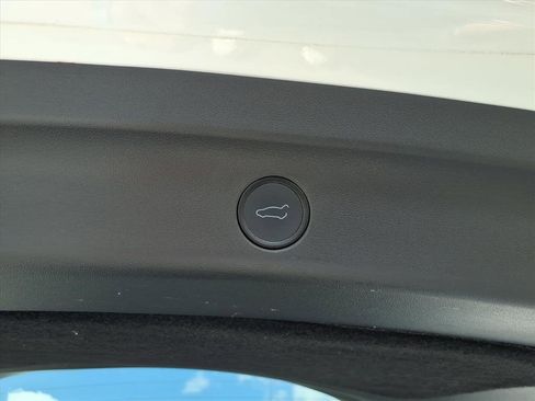 Used 2021 Tesla Model Y Long Range image 7