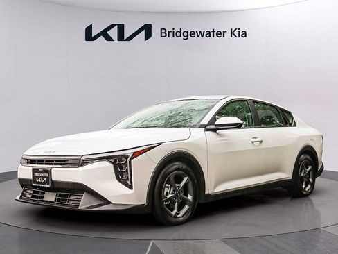 Certified 2025 Kia K4 FWD image 3