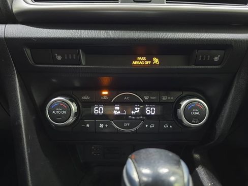 Used 2018 MAZDA MAZDA3 Touring FWD image 24
