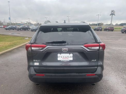Used 2019 Toyota RAV4 XLE image 6