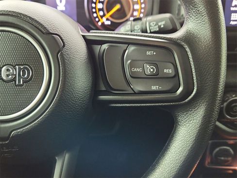 Used 2025 Jeep Wrangler Sport image 18