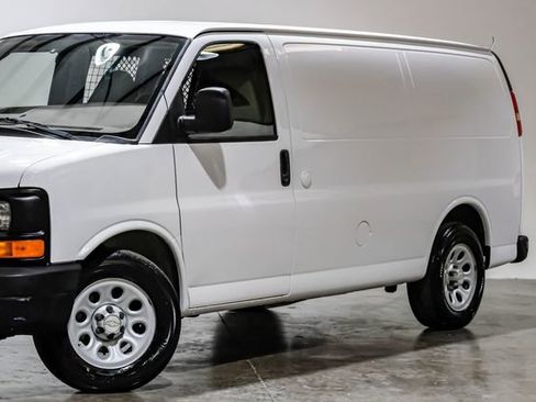Used 2009 Chevrolet Express 1500 image 7