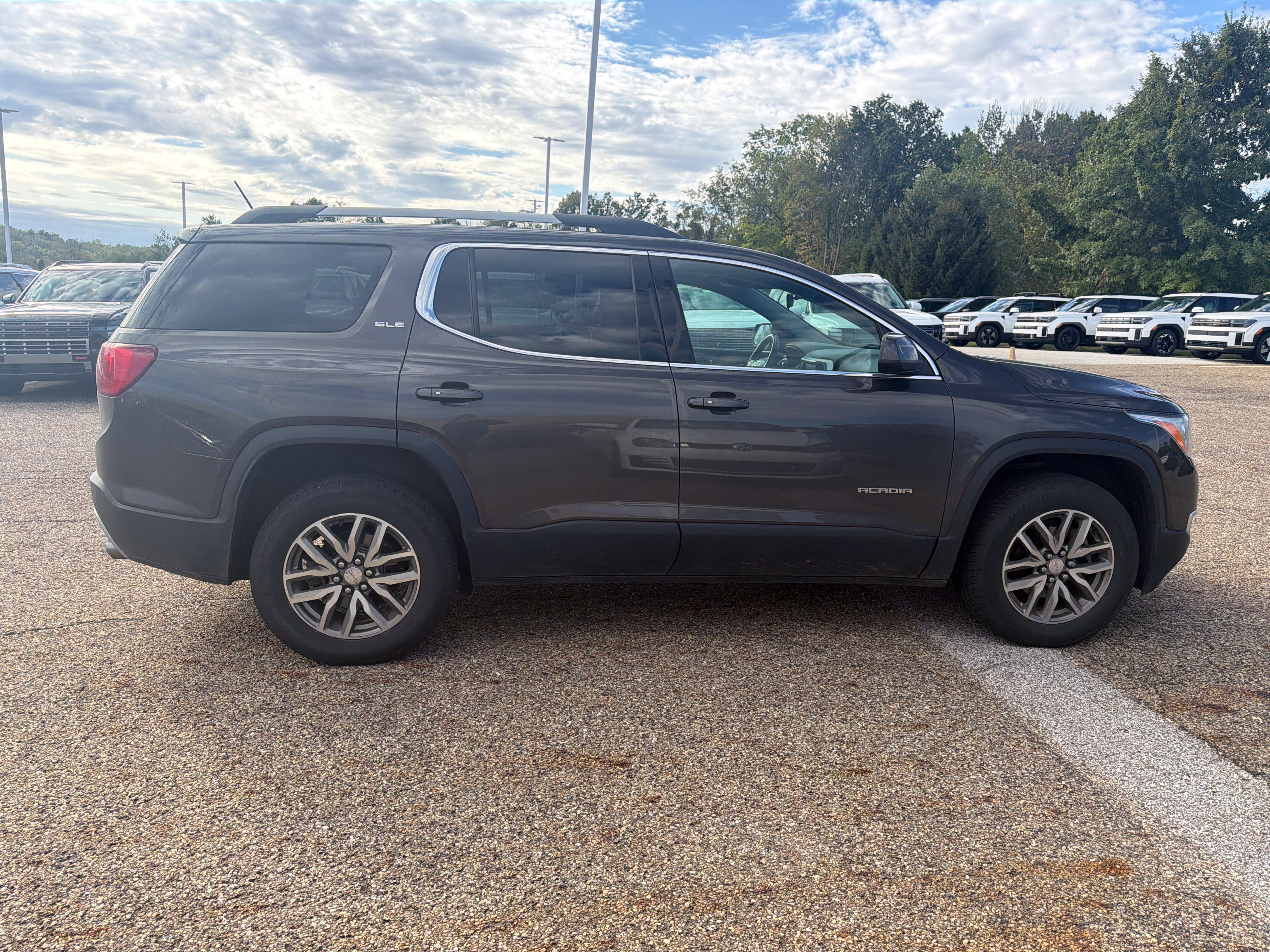 Used 2019 GMC Acadia SLE w/ Driver Alert Package I AWD/4WD image 4