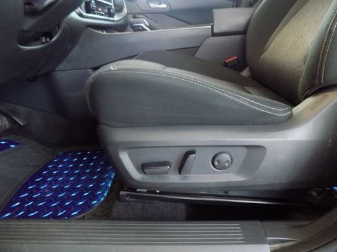 Used 2025 Nissan Rogue SV FWD image 21