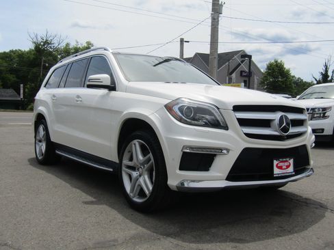 Used 2015 Mercedes-Benz GL 550 4MATIC image 1