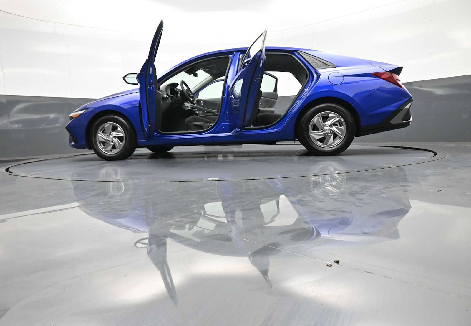 Certified 2025 Hyundai Elantra SE w/ Cargo Package FWD image 47