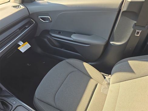 New 2025 Kia K4 LXS image 17