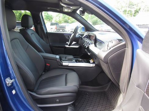 Used 2025 Mercedes-Benz GLB 250 4MATIC image 19