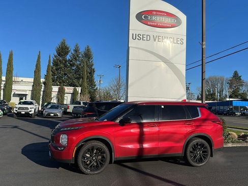 Used 2024 Mitsubishi Outlander SE Black Edition image 2
