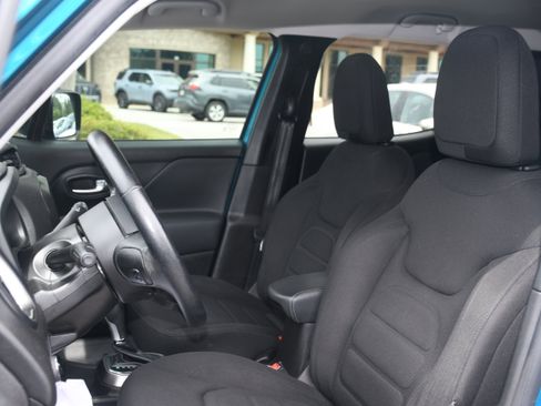 Used 2022 Jeep Renegade Latitude w/ Convenience Group AWD/4WD image 11