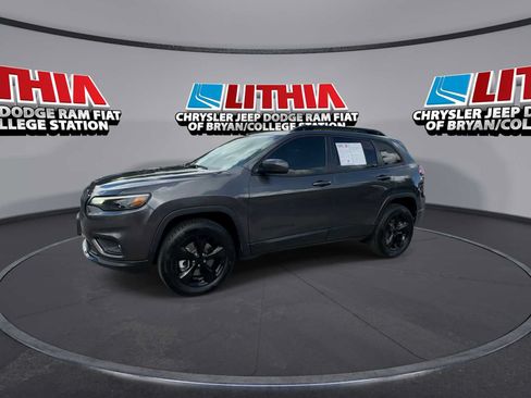 Used 2021 Jeep Cherokee Latitude Plus w/ Sun & Sound Group AWD/4WD image 4