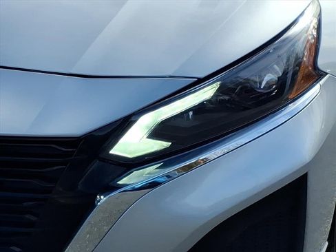 Used 2024 Nissan Altima 2.5 SV image 7