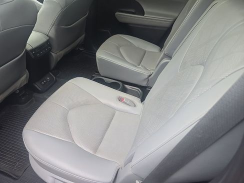 Used 2021 Toyota Highlander Platinum image 12