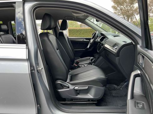 Used 2023 Volkswagen Tiguan SE FWD image 34
