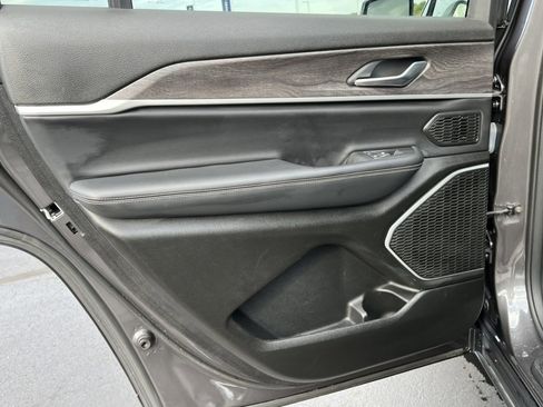 Used 2022 Jeep Grand Cherokee L Limited image 35