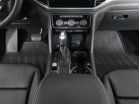 Certified 2023 Volkswagen Atlas Cross Sport SE w/ Black Wheel Package image 18