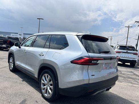 Used 2024 Toyota Grand Highlander AWD image 3