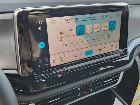 New 2026 Volkswagen Atlas Cross Sport SE image 9