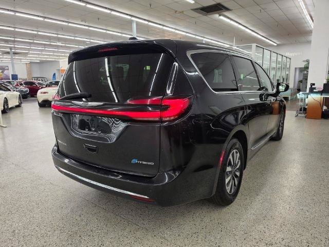 Used 2023 Chrysler Pacifica Limited FWD image 4