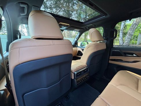 Used 2025 Lexus LX 600 4WD w/ Accessory Package (2T) image 17
