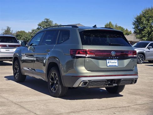 New 2026 Volkswagen Atlas Peak Edition image 3