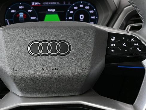 New 2025 Audi Q4 e-tron Prestige image 11