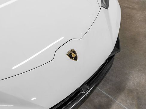 Used 2019 Lamborghini Huracan Performante AWD/4WD image 15
