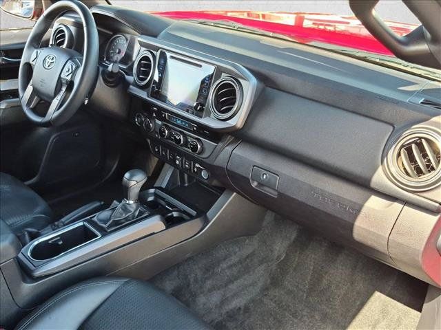 Used 2018 Toyota Tacoma TRD Off-Road AWD/4WD image 29