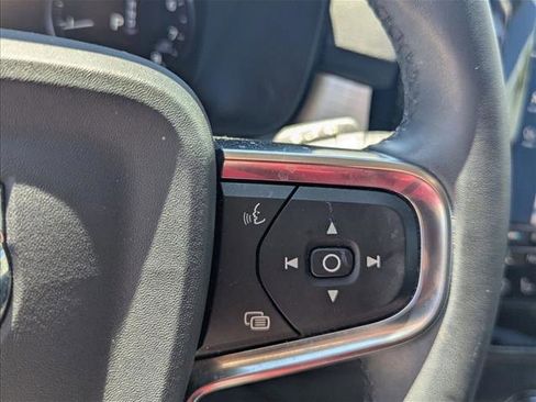 Used 2022 Volvo XC40 T5 Momentum w/ Premium Package AWD/4WD image 11