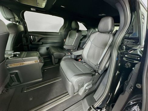 Used 2026 Toyota Sienna Platinum AWD/4WD image 25