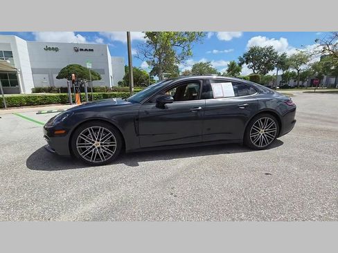 Used 2018 Porsche Panamera image 43