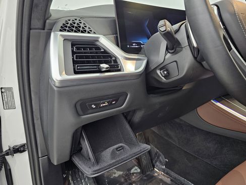 Used 2024 BMW X5 xDrive40i w/ Premium Package image 9