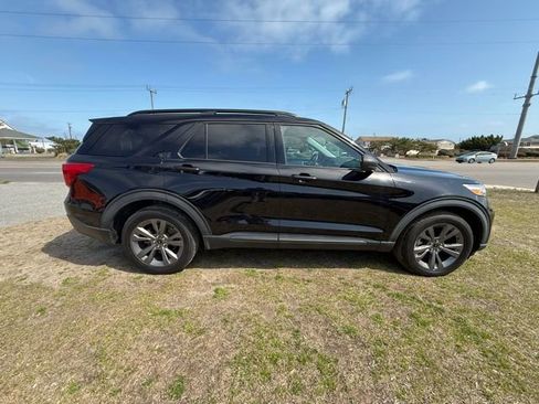 Used 2021 Ford Explorer XLT w/ Equipment Group 202A image 8