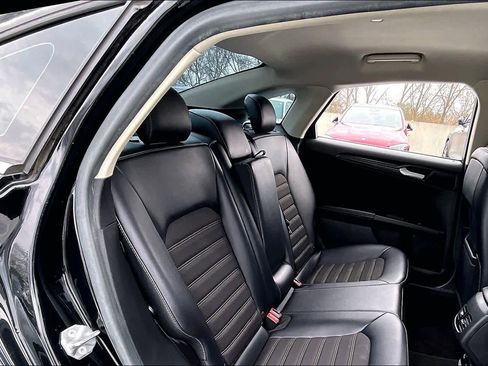 Used 2018 Ford Fusion SE w/ Equipment Group 601A image 19