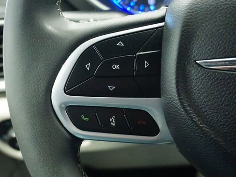 Certified 2024 Chrysler Pacifica Touring-L image 33