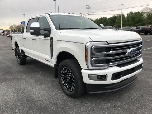 Used 2025 Ford F250 Platinum w/ Platinum Plus Package image 7