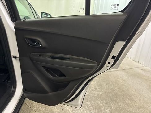 Used 2018 Chevrolet Trax LS FWD image 15