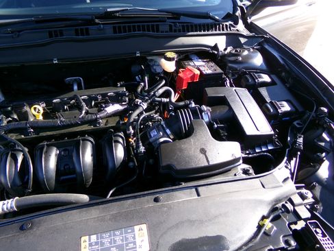 Used 2017 Ford Fusion SE w/ Fusion SE Technology Package image 26