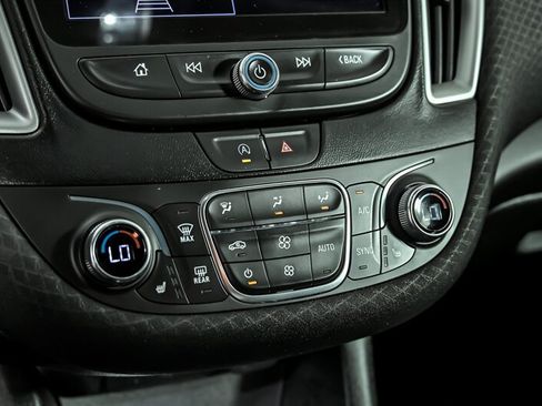 Used 2022 Chevrolet Malibu LT FWD image 25