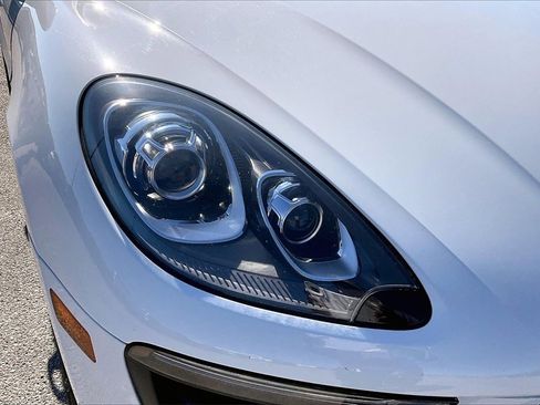 Used 2017 Porsche Macan Base image 31